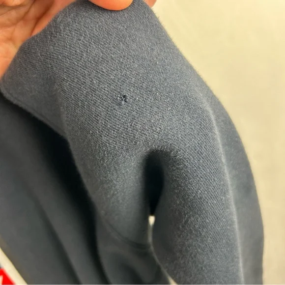 Obey Men's Black Hoodie Size Medium - Picture 8 of 9